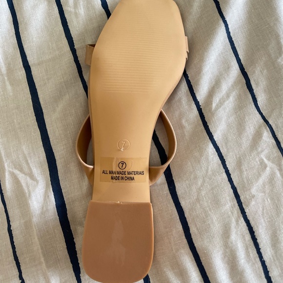 Lulu’s tan double strap sandals - Picture 2 of 3